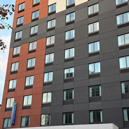 Holiday Inn Express & Suites New York Buitenkant foto