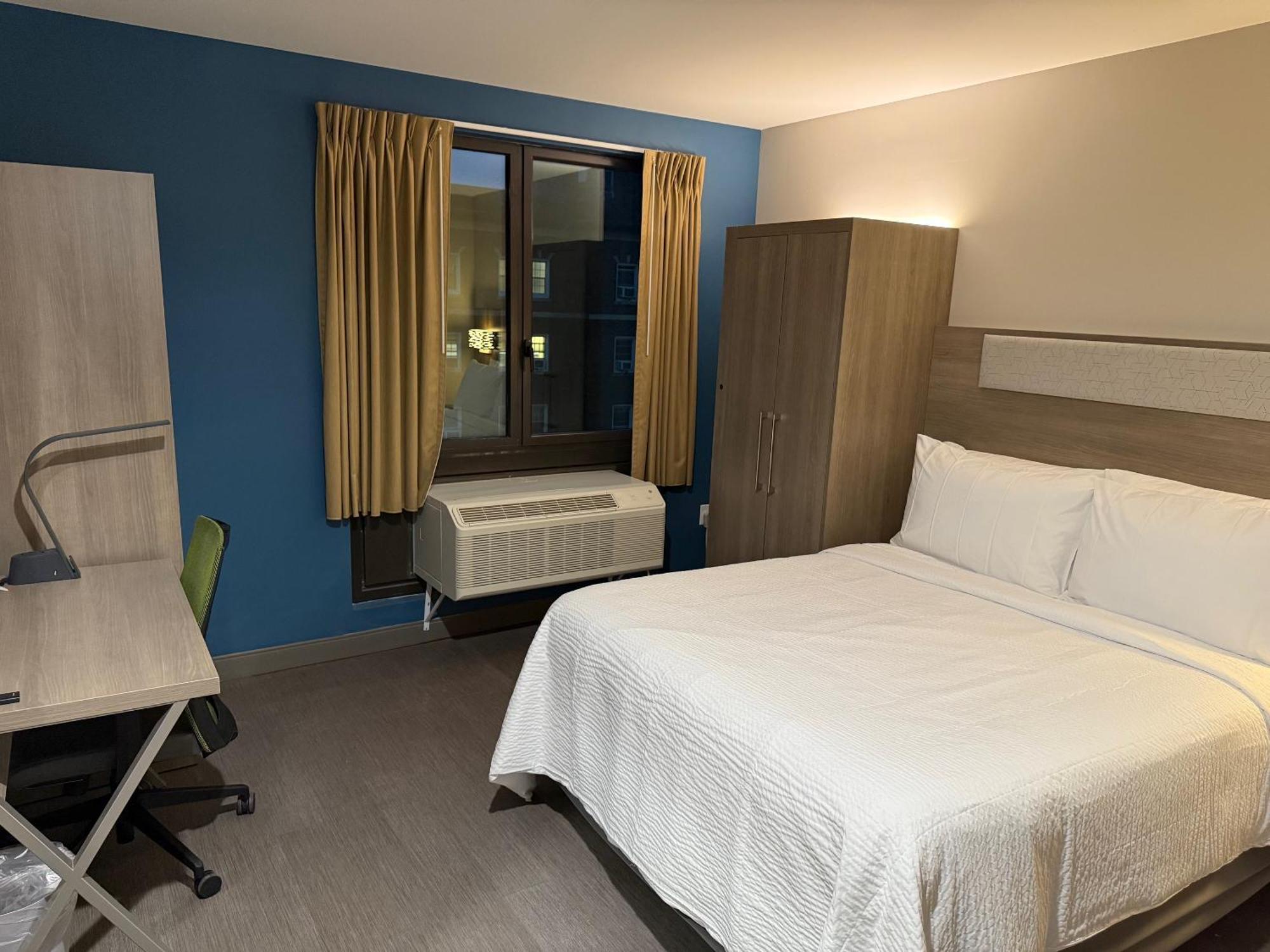 Holiday Inn Express & Suites New York Buitenkant foto