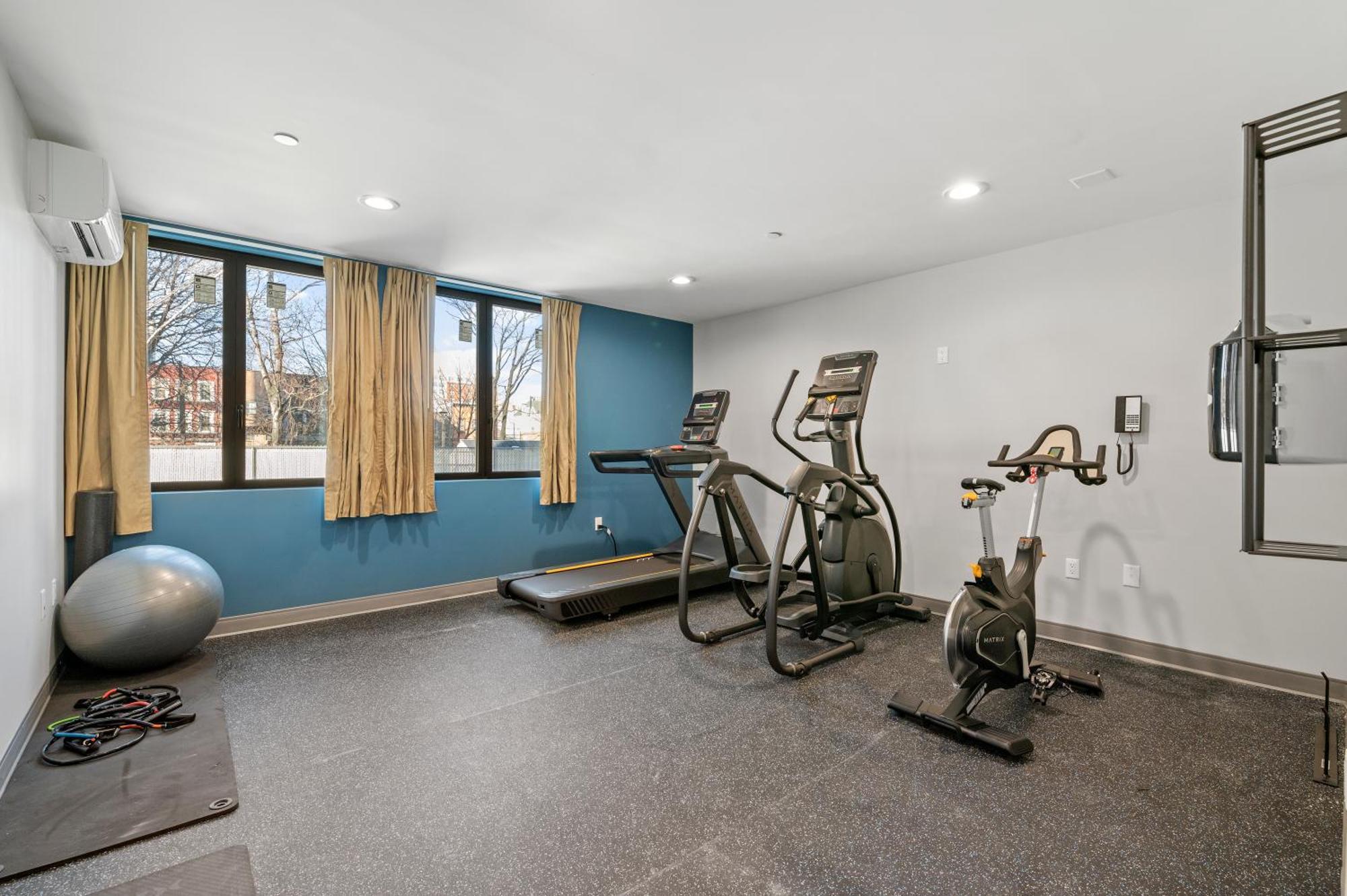 Holiday Inn Express & Suites New York Buitenkant foto