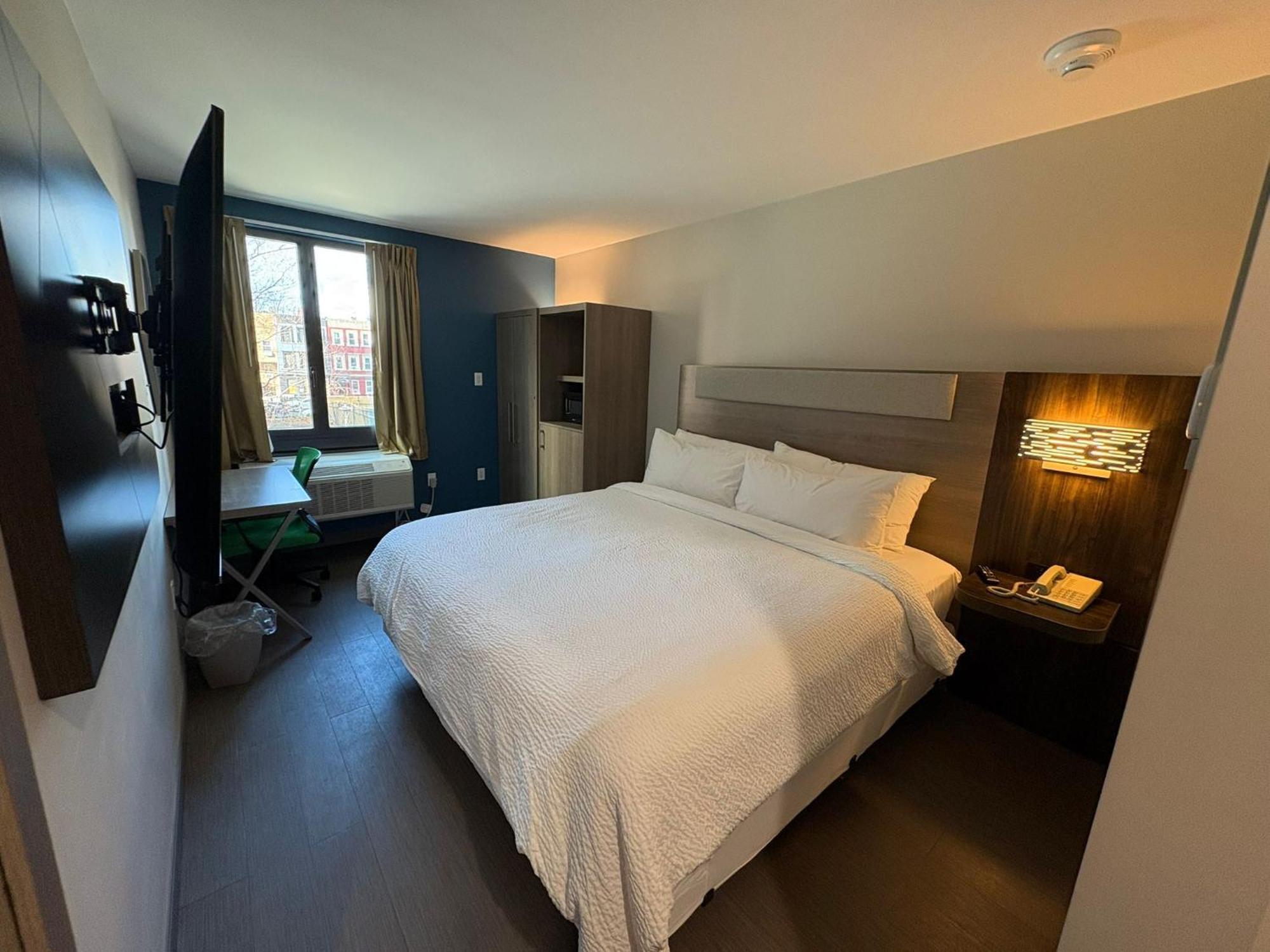 Holiday Inn Express & Suites New York Buitenkant foto