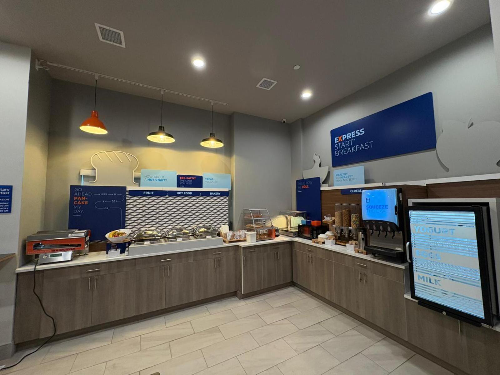 Holiday Inn Express & Suites New York Buitenkant foto