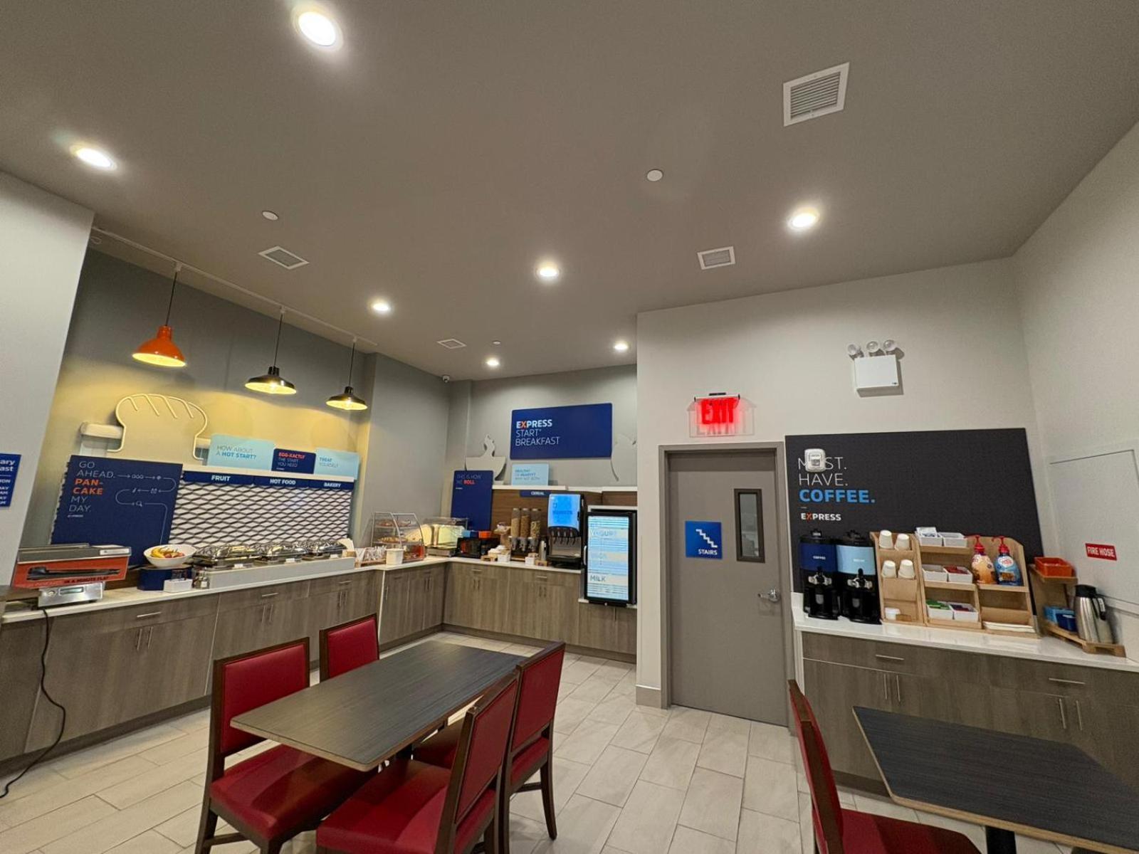 Holiday Inn Express & Suites New York Buitenkant foto