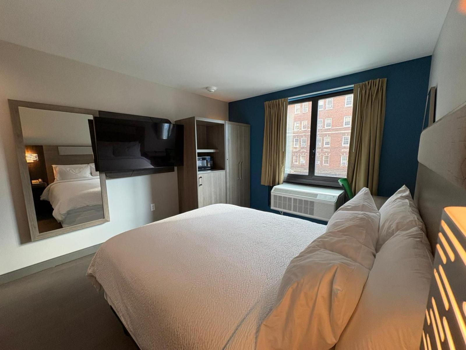 Holiday Inn Express & Suites New York Buitenkant foto